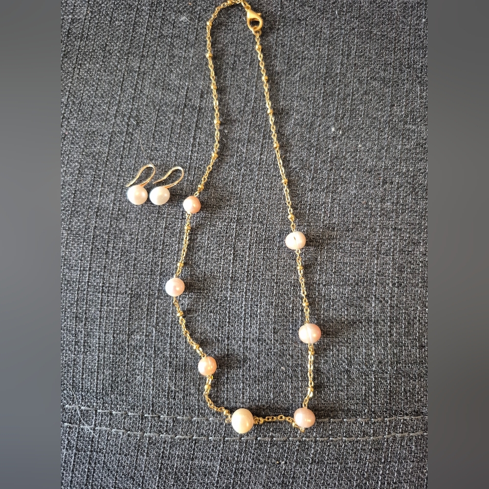 Elegant Gold and Pearl Jewelry Set